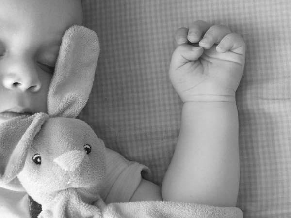 th_black-white-1444737_1920